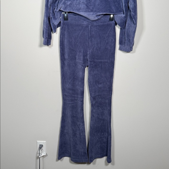 Aerie SET - Groove-On Velour Hoodie and Flare Pants in Fresh Bright - S - Picture 3 of 6